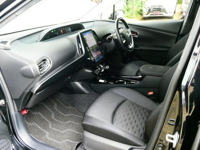 プリウスＰＨＶ Ａ　トヨタセーフティ　レーダークルコン　レーンアシスト　コーナーセンサー　衝突軽減　Ｐアシスト　ＢＳＭ　シートヒーター　ステアヒーター　ビルトインＥＴＣ　Ｂカメラ　純正ＳＤナビ　フルセグ　オートハイビーム（13枚目）