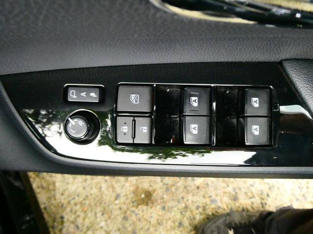 プリウスＰＨＶ Ａ　トヨタセーフティ　レーダークルコン　レーンアシスト　コーナーセンサー　衝突軽減　Ｐアシスト　ＢＳＭ　シートヒーター　ステアヒーター　ビルトインＥＴＣ　Ｂカメラ　純正ＳＤナビ　フルセグ　オートハイビーム（31枚目）