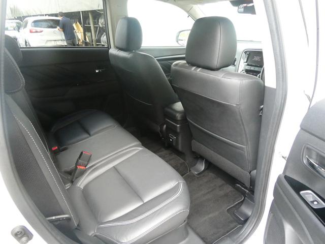 アウトランダーＰＨＥＶ Ｇプレミアムパッケージ　４ＷＤ　衝突軽減　レーダークルコン　ＡＣ１００Ｖ　パワーシート　パワーバックドア　パドルシフト　レーンアシスト　全方位カメラ　Ｂカメラ　シートヒーター　ステアヒーター　ドラレコ　Ｂｌｕｅｔｏｏｔｈ（14枚目）