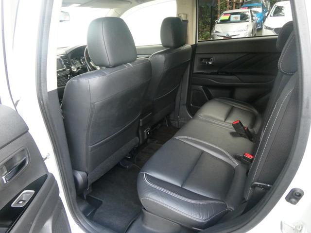 アウトランダーＰＨＥＶ Ｇプレミアムパッケージ　４ＷＤ　衝突軽減　レーダークルコン　ＡＣ１００Ｖ　パワーシート　パワーバックドア　パドルシフト　レーンアシスト　全方位カメラ　Ｂカメラ　シートヒーター　ステアヒーター　ドラレコ　Ｂｌｕｅｔｏｏｔｈ（16枚目）
