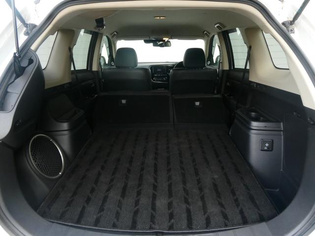 アウトランダーＰＨＥＶ Ｇプレミアムパッケージ　４ＷＤ　衝突軽減　レーダークルコン　ＡＣ１００Ｖ　パワーシート　パワーバックドア　パドルシフト　レーンアシスト　全方位カメラ　Ｂカメラ　シートヒーター　ステアヒーター　ドラレコ　Ｂｌｕｅｔｏｏｔｈ（17枚目）