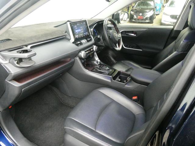 ＲＡＶ４ ハイブリッドＧ　トヨタセーフティ　レーダークルコン　パワーバックドア　衝突軽減　４ＷＤ　レーンアシスト　純正ＳＤナビ　コーナーセンサー　シートヒーター　ステアヒーター　バックカメラ　ＥＴＣ　ＢＳＭ　フルエアロ（14枚目）
