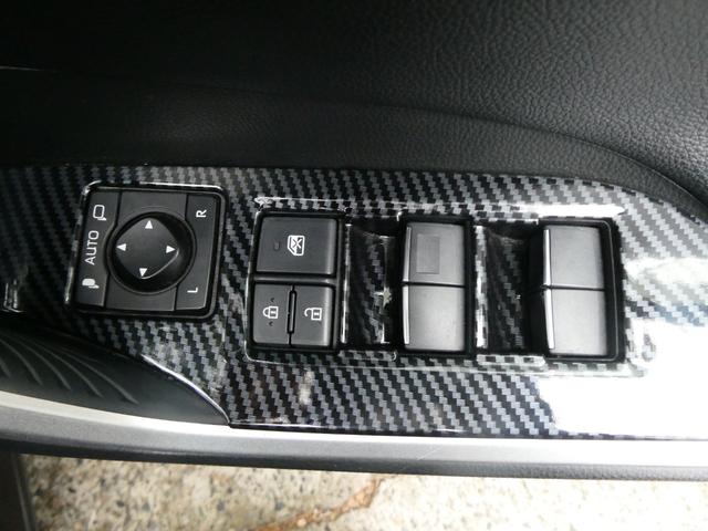 ＲＡＶ４ ハイブリッドＧ　トヨタセーフティ　レーダークルコン　パワーバックドア　衝突軽減　４ＷＤ　レーンアシスト　純正ＳＤナビ　コーナーセンサー　シートヒーター　ステアヒーター　バックカメラ　ＥＴＣ　ＢＳＭ　フルエアロ（32枚目）