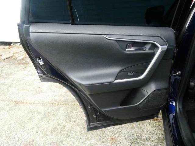 ＲＡＶ４ ハイブリッドＧ　トヨタセーフティ　レーダークルコン　パワーバックドア　衝突軽減　４ＷＤ　レーンアシスト　純正ＳＤナビ　コーナーセンサー　シートヒーター　ステアヒーター　バックカメラ　ＥＴＣ　ＢＳＭ　フルエアロ（43枚目）