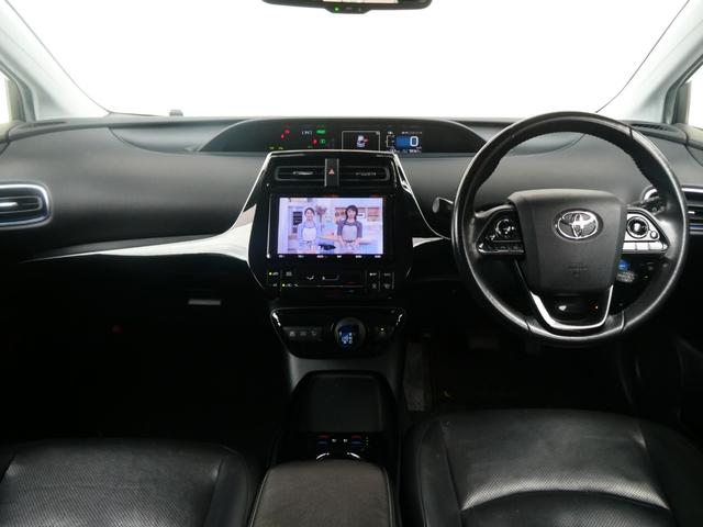 プリウス Ａプレミアム　ツーリングセレクション　パワーシート　トヨタセーフティー　ＢＳＭ　レーンアシスト　Ｐアシスト　レーダークルコン　Ｂカメラ　衝突軽減　ＨＵＤ　シートヒーター　シーテョエアコン　ＡＣ１００Ｖ　ステリモ　純正ＳＤナビ　フルセグ（4枚目）