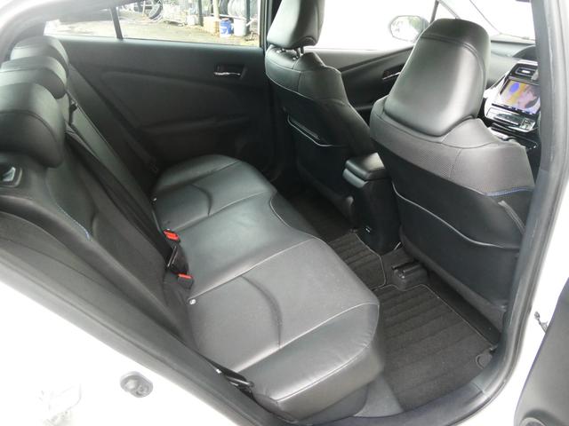 プリウス Ａプレミアム　ツーリングセレクション　パワーシート　トヨタセーフティー　ＢＳＭ　レーンアシスト　Ｐアシスト　レーダークルコン　Ｂカメラ　衝突軽減　ＨＵＤ　シートヒーター　シーテョエアコン　ＡＣ１００Ｖ　ステリモ　純正ＳＤナビ　フルセグ（13枚目）