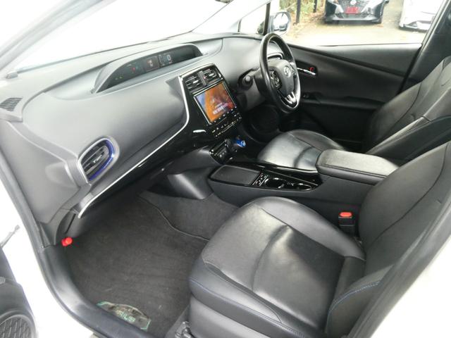 プリウス Ａプレミアム　ツーリングセレクション　パワーシート　トヨタセーフティー　ＢＳＭ　レーンアシスト　Ｐアシスト　レーダークルコン　Ｂカメラ　衝突軽減　ＨＵＤ　シートヒーター　シーテョエアコン　ＡＣ１００Ｖ　ステリモ　純正ＳＤナビ　フルセグ（14枚目）