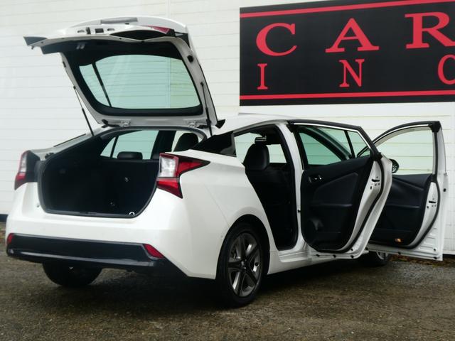 プリウス Ａプレミアム　ツーリングセレクション　パワーシート　トヨタセーフティー　ＢＳＭ　レーンアシスト　Ｐアシスト　レーダークルコン　Ｂカメラ　衝突軽減　ＨＵＤ　シートヒーター　シーテョエアコン　ＡＣ１００Ｖ　ステリモ　純正ＳＤナビ　フルセグ（29枚目）