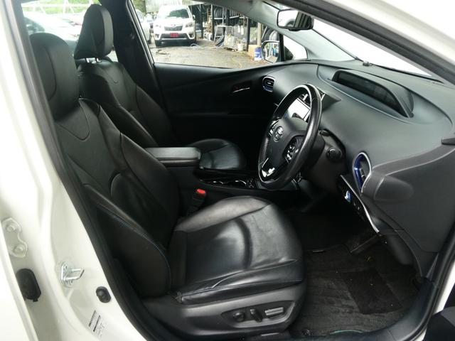 プリウス Ａプレミアム　ツーリングセレクション　パワーシート　トヨタセーフティー　ＢＳＭ　レーンアシスト　Ｐアシスト　レーダークルコン　Ｂカメラ　衝突軽減　ＨＵＤ　シートヒーター　シーテョエアコン　ＡＣ１００Ｖ　ステリモ　純正ＳＤナビ　フルセグ（34枚目）