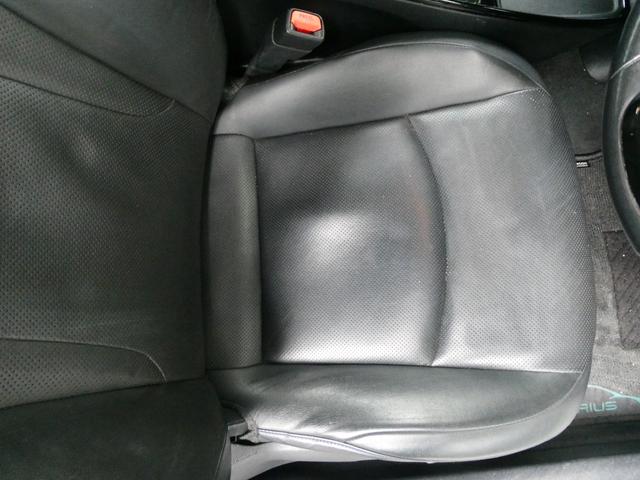 プリウス Ａプレミアム　ツーリングセレクション　パワーシート　トヨタセーフティー　ＢＳＭ　レーンアシスト　Ｐアシスト　レーダークルコン　Ｂカメラ　衝突軽減　ＨＵＤ　シートヒーター　シーテョエアコン　ＡＣ１００Ｖ　ステリモ　純正ＳＤナビ　フルセグ（35枚目）