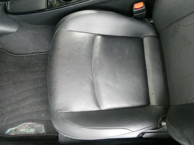 プリウス Ａプレミアム　ツーリングセレクション　パワーシート　トヨタセーフティー　ＢＳＭ　レーンアシスト　Ｐアシスト　レーダークルコン　Ｂカメラ　衝突軽減　ＨＵＤ　シートヒーター　シーテョエアコン　ＡＣ１００Ｖ　ステリモ　純正ＳＤナビ　フルセグ（42枚目）