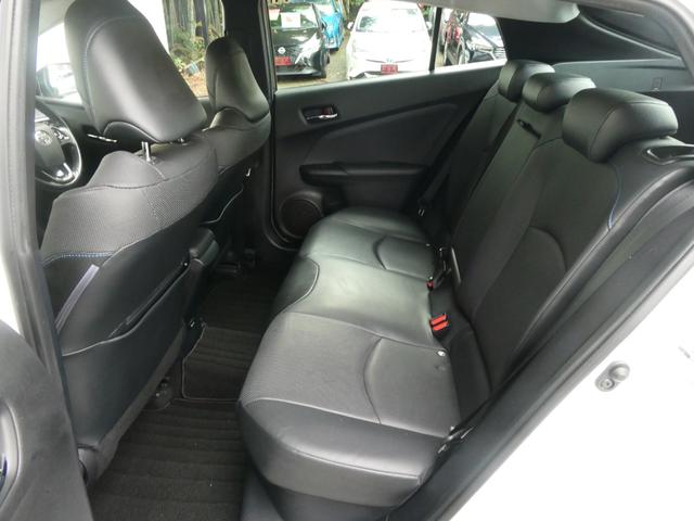 プリウス Ａプレミアム　ツーリングセレクション　パワーシート　トヨタセーフティー　ＢＳＭ　レーンアシスト　Ｐアシスト　レーダークルコン　Ｂカメラ　衝突軽減　ＨＵＤ　シートヒーター　シーテョエアコン　ＡＣ１００Ｖ　ステリモ　純正ＳＤナビ　フルセグ（44枚目）