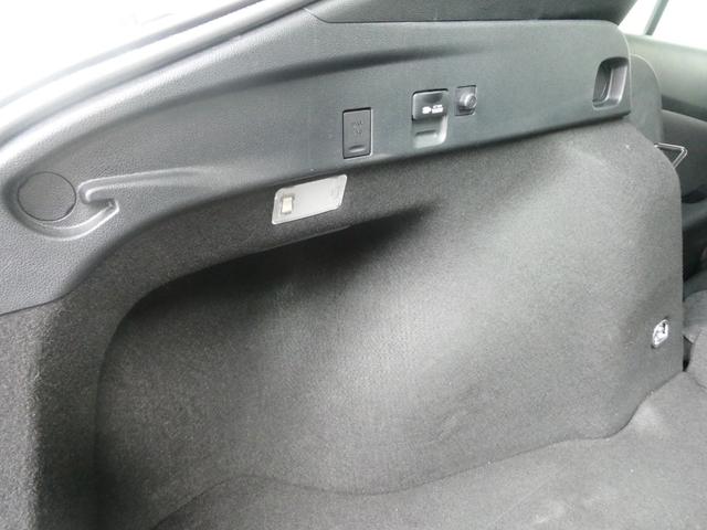 プリウス Ａプレミアム　ツーリングセレクション　パワーシート　トヨタセーフティー　ＢＳＭ　レーンアシスト　Ｐアシスト　レーダークルコン　Ｂカメラ　衝突軽減　ＨＵＤ　シートヒーター　シーテョエアコン　ＡＣ１００Ｖ　ステリモ　純正ＳＤナビ　フルセグ（48枚目）