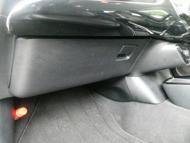 プリウス Ａプレミアム　ツーリングセレクション　パワーシート　トヨタセーフティー　ＢＳＭ　レーンアシスト　Ｐアシスト　レーダークルコン　Ｂカメラ　衝突軽減　ＨＵＤ　シートヒーター　シーテョエアコン　ＡＣ１００Ｖ　ステリモ　純正ＳＤナビ　フルセグ（61枚目）