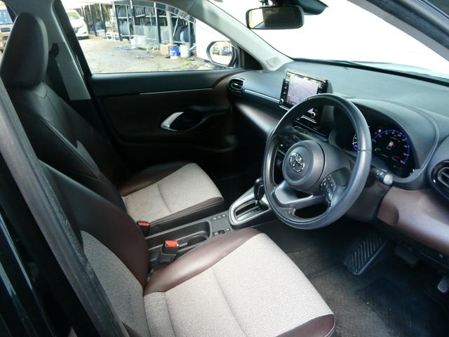 ヤリスクロス ハイブリッドＺ　トヨタセーフティ　レーダークルコン　パワーシート　衝突軽減　全方位カメラ　Ｂカメラ　シートヒーター　ステアヒーター　パワーシート　サイドカメラ　ドラレコ　純正メモリーナビ　コーナーセンサー　フルセグ（12枚目）