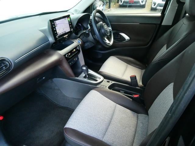 ヤリスクロス ハイブリッドＺ　トヨタセーフティ　レーダークルコン　パワーシート　衝突軽減　全方位カメラ　Ｂカメラ　シートヒーター　ステアヒーター　パワーシート　サイドカメラ　ドラレコ　純正メモリーナビ　コーナーセンサー　フルセグ（14枚目）