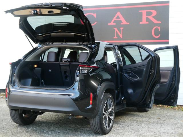 ヤリスクロス ハイブリッドＺ　トヨタセーフティ　レーダークルコン　パワーシート　衝突軽減　全方位カメラ　Ｂカメラ　シートヒーター　ステアヒーター　パワーシート　サイドカメラ　ドラレコ　純正メモリーナビ　コーナーセンサー　フルセグ（28枚目）