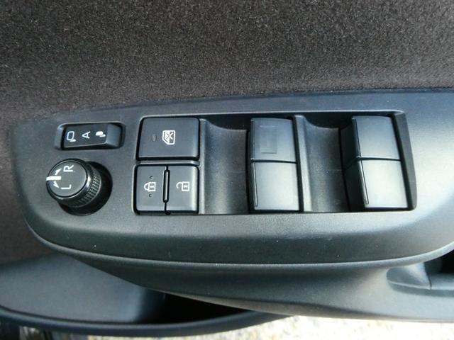 ヤリスクロス ハイブリッドＺ　トヨタセーフティ　レーダークルコン　パワーシート　衝突軽減　全方位カメラ　Ｂカメラ　シートヒーター　ステアヒーター　パワーシート　サイドカメラ　ドラレコ　純正メモリーナビ　コーナーセンサー　フルセグ（32枚目）