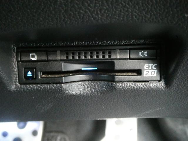 プリウスＰＨＶ Ａ　トヨタセーフティ　コーナーセンサー　レーダークルコン　衝突軽減　ドラレコ　Ｐアシスト　レーンアシスト　シートヒーター　ステアヒーター　ステリモ　ＴＲＤエアロ　Ｂカメラ　ＥＴＣ２．０　純正ＳＤナビ（9枚目）