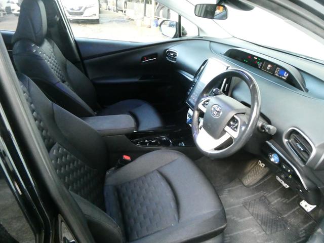 プリウスＰＨＶ Ａ　トヨタセーフティ　コーナーセンサー　レーダークルコン　衝突軽減　ドラレコ　Ｐアシスト　レーンアシスト　シートヒーター　ステアヒーター　ステリモ　ＴＲＤエアロ　Ｂカメラ　ＥＴＣ２．０　純正ＳＤナビ（12枚目）