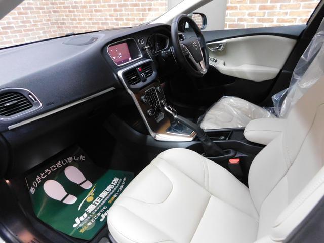 Ｖ４０ Ｄ４　インスクリプション　ディーゼルターボ　インテリセーフ　ブロンド革　ナビ　ハーマンカードン　バックカメラ　スマートキー　ＤＳＲＣ　オートＬＥＤ　アイシン製８速オートマ　禁煙車　ワンオーナー　整備記録簿　２０１９最終モデル（15枚目）