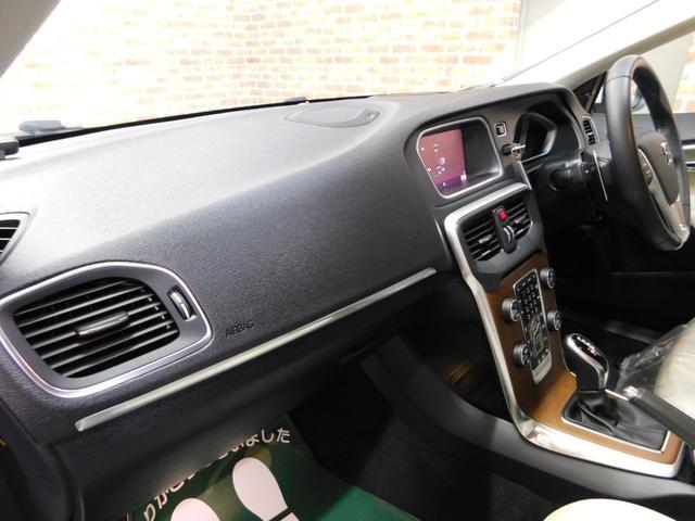 Ｖ４０ Ｄ４　インスクリプション　ディーゼルターボ　インテリセーフ　ブロンド革　ナビ　ハーマンカードン　バックカメラ　スマートキー　ＤＳＲＣ　オートＬＥＤ　アイシン製８速オートマ　禁煙車　ワンオーナー　整備記録簿　２０１９最終モデル（40枚目）