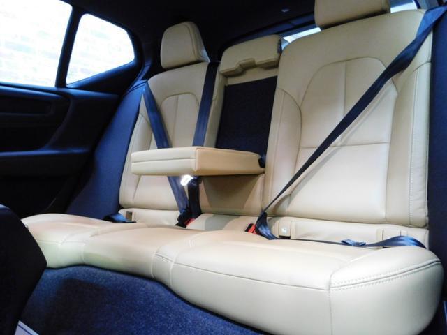 ＸＣ４０ Ｔ４　ＡＷＤ　インスクリプション　インテリセーフ　アンバー革　サンルーフ　ナビ　ＤＴＶ　ハーマンカードン　全方位カメラ　スマートキー　ＤＳＲＣ　オートＬＥＤ　アイシン製８速オートマ　禁煙車　ワンオーナー　整備記録簿　２０１９モデル（22枚目）