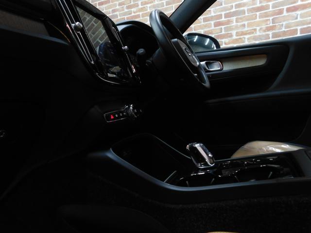 ＸＣ４０ Ｔ４　ＡＷＤ　インスクリプション　インテリセーフ　アンバー革　サンルーフ　ナビ　ＤＴＶ　ハーマンカードン　全方位カメラ　スマートキー　ＤＳＲＣ　オートＬＥＤ　アイシン製８速オートマ　禁煙車　ワンオーナー　整備記録簿　２０１９モデル（33枚目）