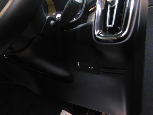 ＸＣ４０ Ｔ４　ＡＷＤ　インスクリプション　インテリセーフ　アンバー革　サンルーフ　ナビ　ＤＴＶ　ハーマンカードン　全方位カメラ　スマートキー　ＤＳＲＣ　オートＬＥＤ　アイシン製８速オートマ　禁煙車　ワンオーナー　整備記録簿　２０１９モデル（34枚目）