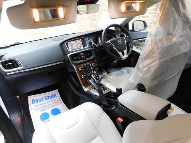 Ｖ４０ Ｄ４　インスクリプション　ディーゼルターボ　２０１８モデル　インテリＳ　ブロンド革　パノラマルーフ　ナビ　バックカメラ　スマキー　ハーマンカードン　Ｐアシストパイロット　ドライブレコーダー　デイタイムＬＥＤ　禁煙車　整備記録簿（13枚目）