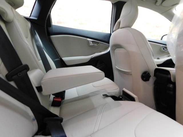 Ｖ４０ Ｄ４　インスクリプション　ディーゼルターボ　２０１８モデル　インテリＳ　ブロンド革　パノラマルーフ　ナビ　バックカメラ　スマキー　ハーマンカードン　Ｐアシストパイロット　ドライブレコーダー　デイタイムＬＥＤ　禁煙車　整備記録簿（20枚目）