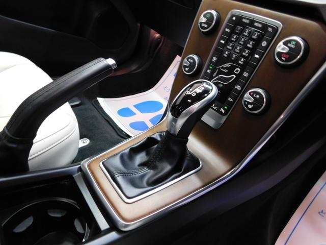 Ｖ４０ Ｄ４　インスクリプション　ディーゼルターボ　２０１８モデル　インテリＳ　ブロンド革　パノラマルーフ　ナビ　バックカメラ　スマキー　ハーマンカードン　Ｐアシストパイロット　ドライブレコーダー　デイタイムＬＥＤ　禁煙車　整備記録簿（28枚目）