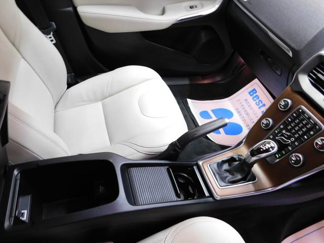 Ｖ４０ Ｄ４　インスクリプション　ディーゼルターボ　２０１８モデル　インテリＳ　ブロンド革　パノラマルーフ　ナビ　バックカメラ　スマキー　ハーマンカードン　Ｐアシストパイロット　ドライブレコーダー　デイタイムＬＥＤ　禁煙車　整備記録簿（29枚目）
