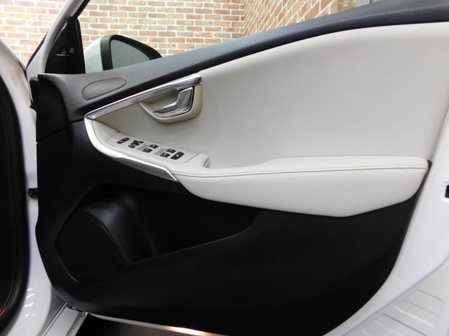 Ｖ４０ Ｄ４　インスクリプション　ディーゼルターボ　２０１８モデル　インテリＳ　ブロンド革　パノラマルーフ　ナビ　バックカメラ　スマキー　ハーマンカードン　Ｐアシストパイロット　ドライブレコーダー　デイタイムＬＥＤ　禁煙車　整備記録簿（37枚目）