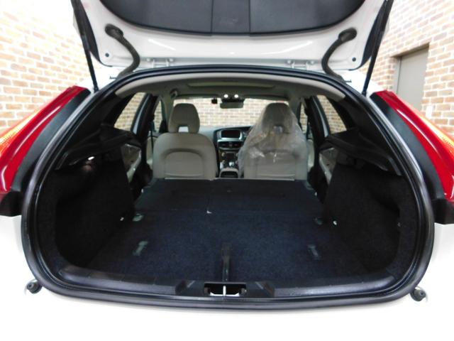 Ｖ４０ Ｄ４　インスクリプション　ディーゼルターボ　２０１８モデル　インテリＳ　ブロンド革　パノラマルーフ　ナビ　バックカメラ　スマキー　ハーマンカードン　Ｐアシストパイロット　ドライブレコーダー　デイタイムＬＥＤ　禁煙車　整備記録簿（53枚目）
