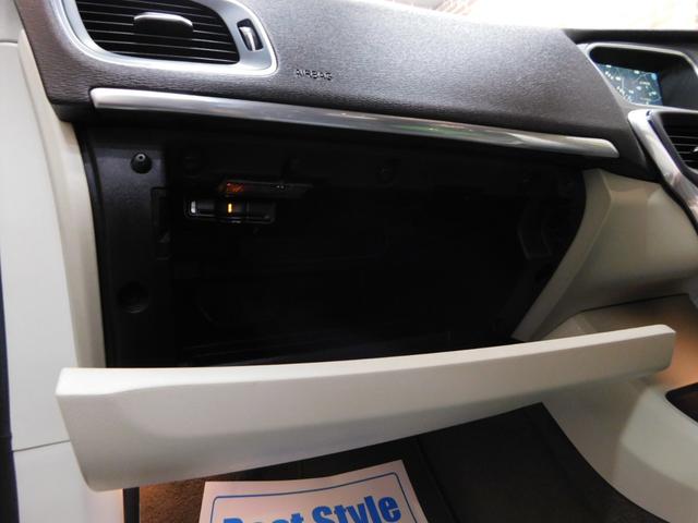 D4 SE ディーゼルターボ インテリセーフ 茶革 純正ナビ DTV バックカメラ スマートキー DSRC キセノン ドライブレコーダー アイシン製8速オートマ 禁煙車 整備記録簿 2016モデル(16枚目)