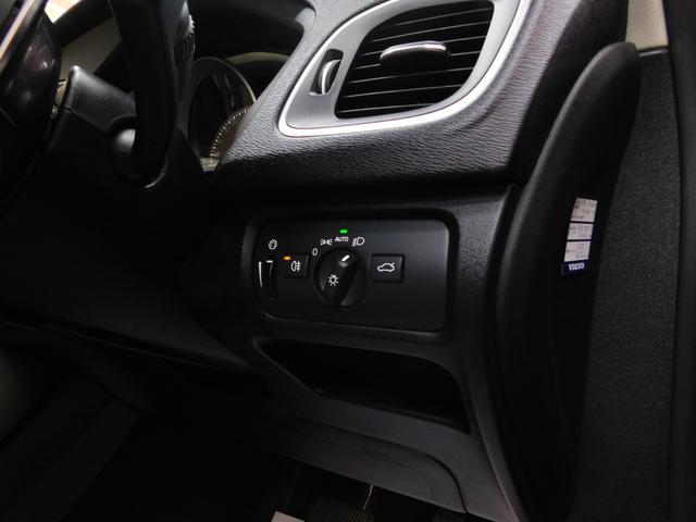 Ｖ４０ Ｄ４　インスクリプション　ディーゼルターボ　インテリセーフ　アンバー革　純正ナビ　バックカメラ　スマートキー　ＤＳＲＣ　ＬＥＤ　純正ドラレコ　アイシン製８速オートマ　ハーマンカードン　禁煙車　整備記録簿　２０１８モデル（19枚目）
