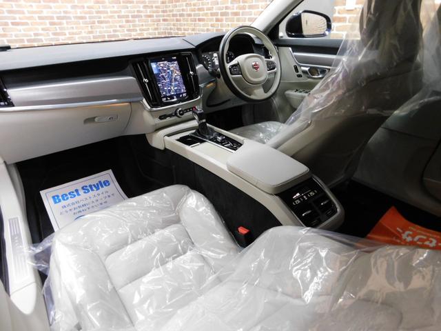 Ｖ９０ Ｔ５　モメンタム　インテリセーフ　ブロンド革　純正ナビ　ＤＴＶ　全方位カメラ　スマートキー　ＤＳＲＣ　Ｐアシストパイロット　トールハンマーＬＥＤ　ドライブレコーダー　パワーバックドア　禁煙車　２０１７モデル（6枚目）