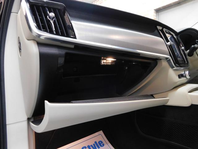 Ｖ９０ Ｔ５　モメンタム　インテリセーフ　ブロンド革　純正ナビ　ＤＴＶ　全方位カメラ　スマートキー　ＤＳＲＣ　Ｐアシストパイロット　トールハンマーＬＥＤ　ドライブレコーダー　パワーバックドア　禁煙車　２０１７モデル（33枚目）