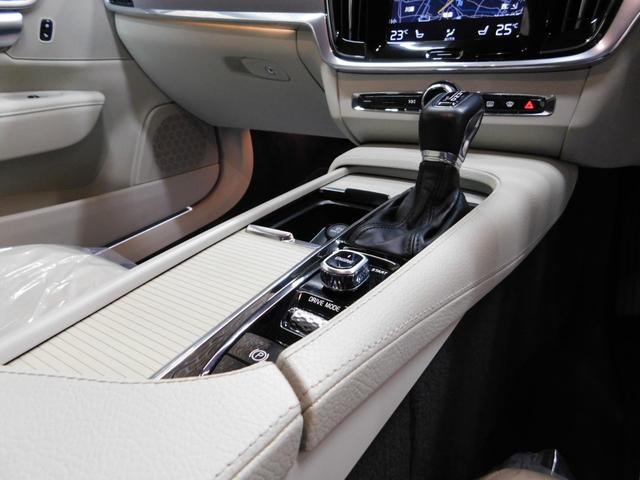 Ｖ９０ Ｔ５　モメンタム　インテリセーフ　ブロンド革　純正ナビ　ＤＴＶ　全方位カメラ　スマートキー　ＤＳＲＣ　Ｐアシストパイロット　トールハンマーＬＥＤ　ドライブレコーダー　パワーバックドア　禁煙車　２０１７モデル（34枚目）