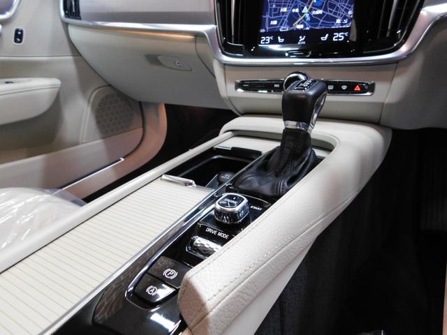 Ｖ９０ Ｔ５　モメンタム　インテリセーフ　ブロンド革　純正ナビ　ＤＴＶ　全方位カメラ　スマートキー　ＤＳＲＣ　Ｐアシストパイロット　トールハンマーＬＥＤ　ドライブレコーダー　パワーバックドア　禁煙車　２０１７モデル（35枚目）