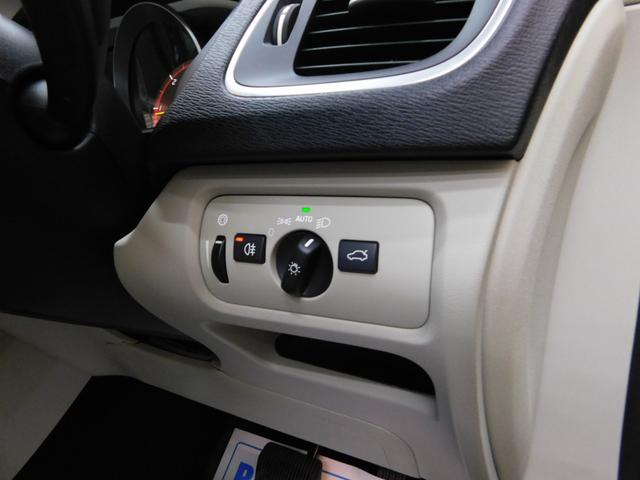 Ｖ４０ Ｄ４　モメンタム　ディーゼルターボ　シティウィーブハーフ革　ナビ　ＤＴＶ　バックカメラ　スマートキー　ＤＳＲＣ　トールハンマーＬＥＤヘッドライト　アイシン製８速オートマ　禁煙車　ワンオーナー　整備記録簿　２０１７モデル（28枚目）