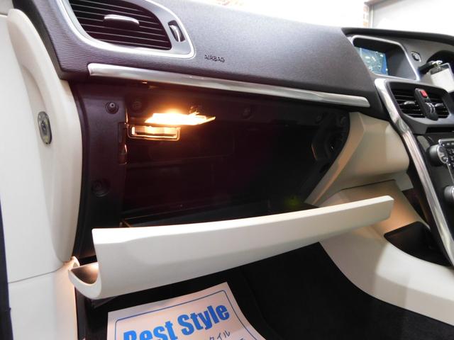 Ｖ４０ Ｄ４　モメンタム　ディーゼルターボ　シティウィーブハーフ革　ナビ　ＤＴＶ　バックカメラ　スマートキー　ＤＳＲＣ　トールハンマーＬＥＤヘッドライト　アイシン製８速オートマ　禁煙車　ワンオーナー　整備記録簿　２０１７モデル（39枚目）