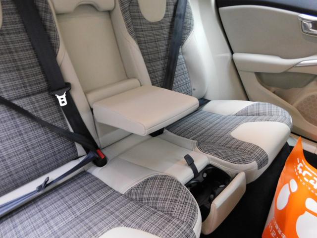 Ｖ４０ Ｄ４　モメンタム　ディーゼルターボ　シティウィーブハーフ革　ナビ　ＤＴＶ　バックカメラ　スマートキー　ＤＳＲＣ　トールハンマーＬＥＤヘッドライト　アイシン製８速オートマ　禁煙車　ワンオーナー　整備記録簿　２０１７モデル（42枚目）