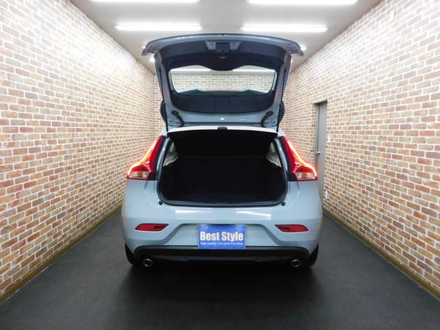 Ｖ４０ Ｄ４　インスクリプション　ディーゼルターボ　インテリセーフ　ブロンド革　ナビ　ＤＴＶ　ハーマンカードン　バックカメラ　スマキー　ＤＳＲＣ　ＬＥＤへッド　アイシン製８速ＡＴ　禁煙車　ワンオーナー　整備記録簿　２０１７モデル（8枚目）