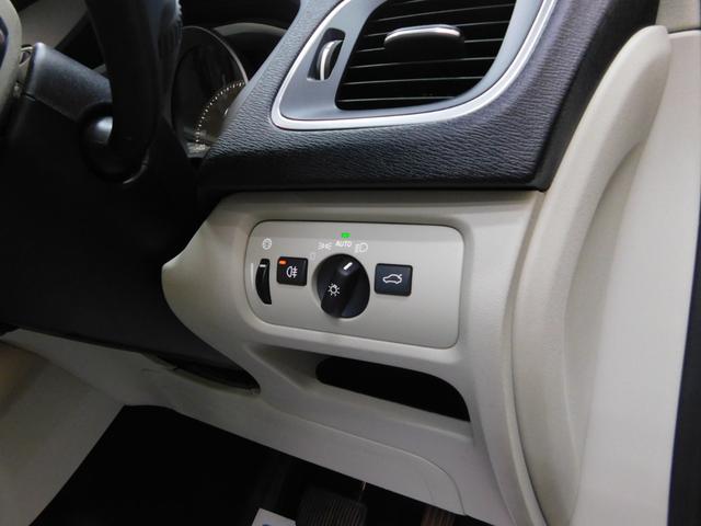 Ｖ４０ Ｄ４　インスクリプション　ディーゼルターボ　インテリセーフ　ブロンド革　ナビ　ＤＴＶ　ハーマンカードン　バックカメラ　スマキー　ＤＳＲＣ　ＬＥＤへッド　アイシン製８速ＡＴ　禁煙車　ワンオーナー　整備記録簿　２０１７モデル（28枚目）