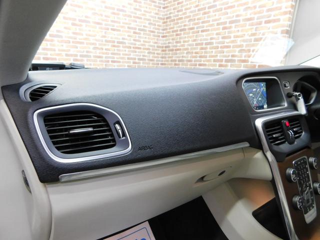 Ｖ４０ Ｄ４　インスクリプション　ディーゼルターボ　インテリセーフ　ブロンド革　ナビ　ＤＴＶ　ハーマンカードン　バックカメラ　スマキー　ＤＳＲＣ　ＬＥＤへッド　アイシン製８速ＡＴ　禁煙車　ワンオーナー　整備記録簿　２０１７モデル（39枚目）