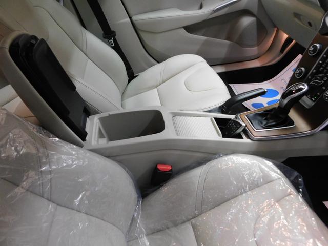 Ｖ４０ Ｄ４　インスクリプション　ディーゼルターボ　インテリセーフ　ブロンド革　ナビ　ＤＴＶ　ハーマンカードン　バックカメラ　スマキー　ＤＳＲＣ　ＬＥＤへッド　アイシン製８速ＡＴ　禁煙車　ワンオーナー　整備記録簿　２０１７モデル（42枚目）