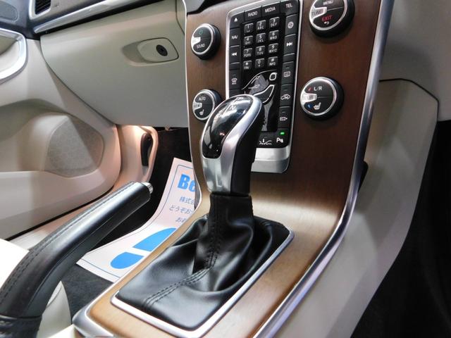 Ｖ４０ Ｄ４　インスクリプション　ディーゼルターボ　インテリセーフ　ブロンド革　ナビ　ＤＴＶ　ハーマンカードン　バックカメラ　スマキー　ＤＳＲＣ　ＬＥＤへッド　アイシン製８速ＡＴ　禁煙車　ワンオーナー　整備記録簿　２０１７モデル（46枚目）