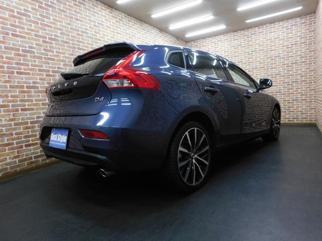 Ｖ４０ Ｄ４　ダイナミックエディション　ディーゼルターボ　特別仕様車　インテリセーフ　ハーフ革　ナビ　ＤＴＶ　バックカメラ　スマキー　ＤＳＲＣ　デイタイムランプ　アイシン製８速オートマ　禁煙車　ワンオーナー　整備記録簿　２０１８モデル（4枚目）